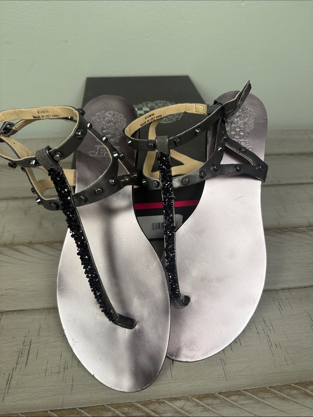 Vince Camuto Rhinestone Studded Strappy Flat Thong Sandals Size 8.5